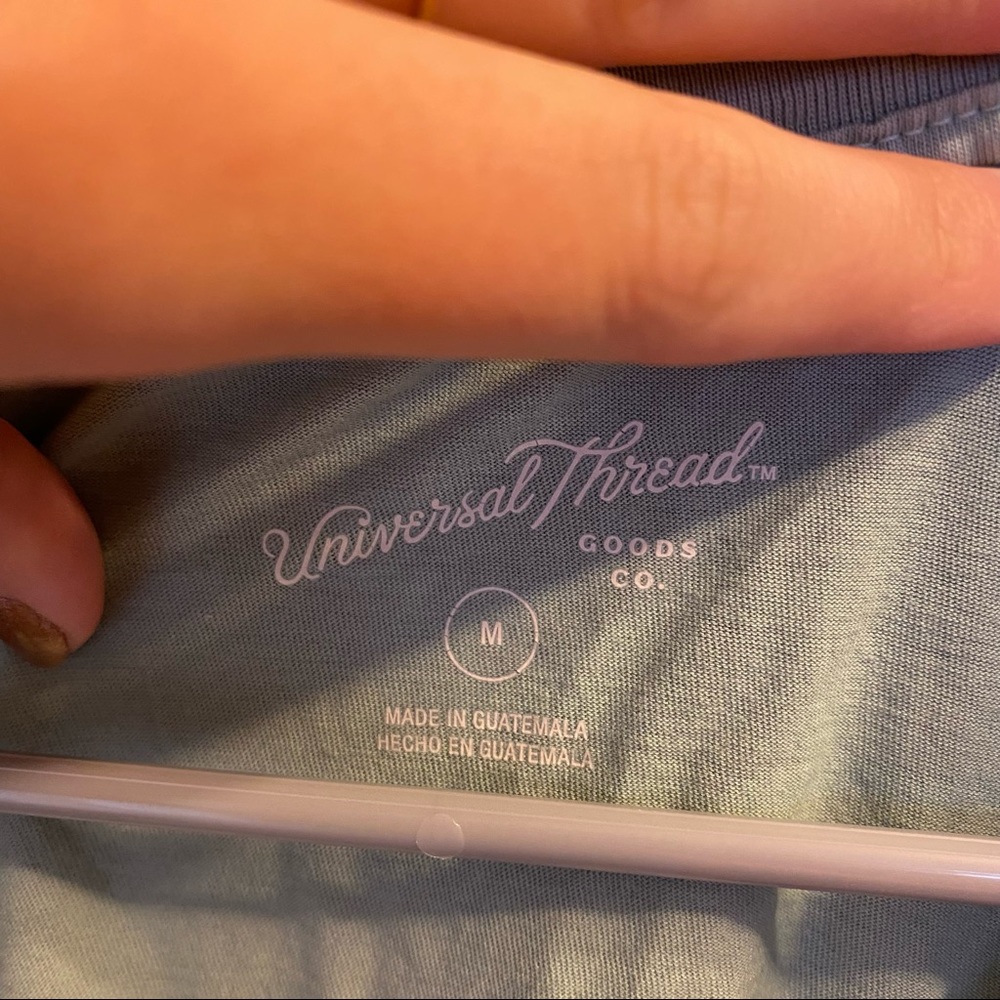 Universal Thread V-Neck - Picture 4 of 4